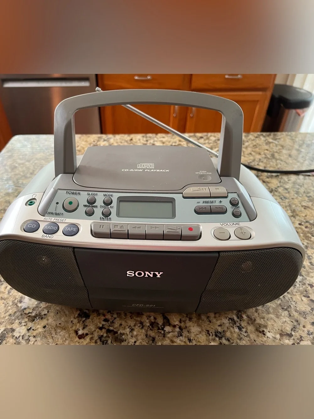 Sony CFD-S01 CD Player Boombox AM FM Radio Cassette WORKING Battery or Plug In